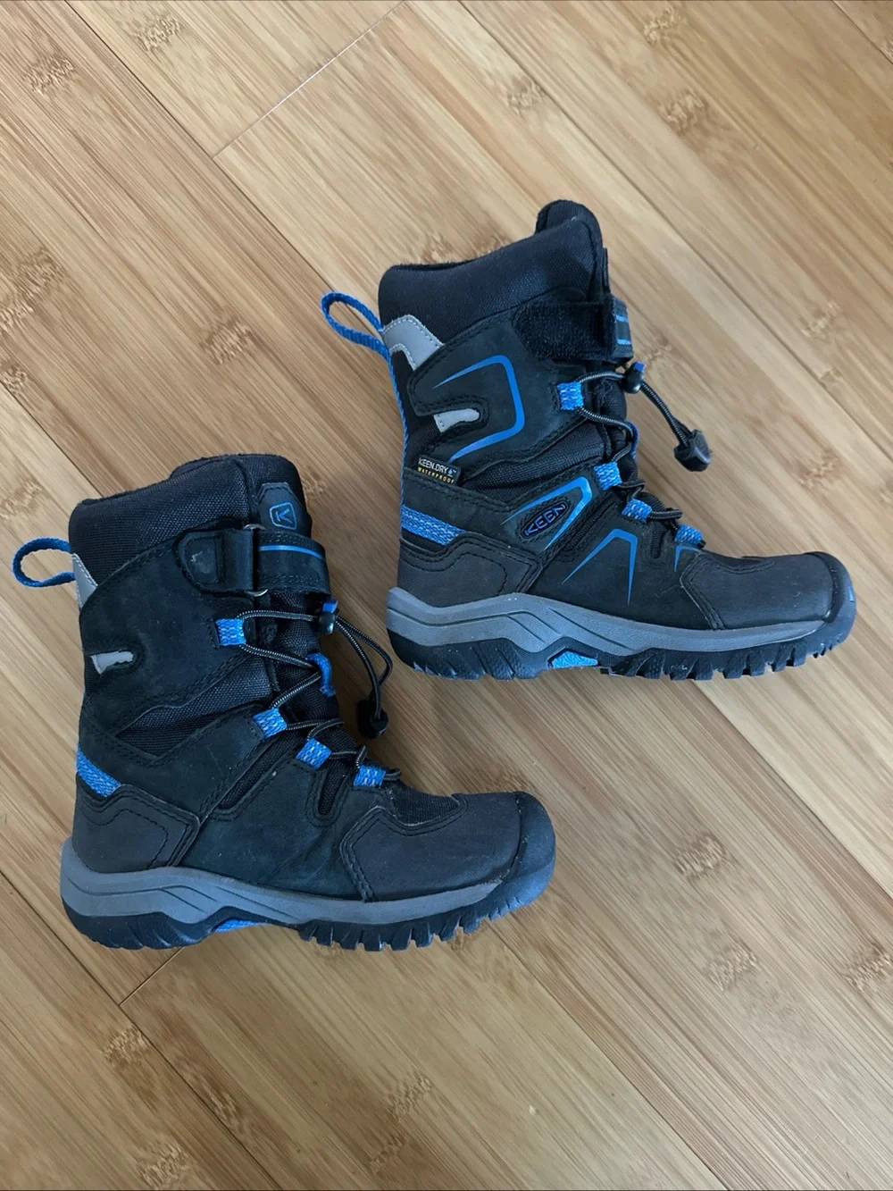 Keen Black with Blue Trim Waterproof Winter Outdoor Boot Size 8